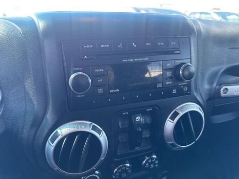 Used 2015 Jeep Wrangler Unlimited Sahara w/ Connectivity Group image 16