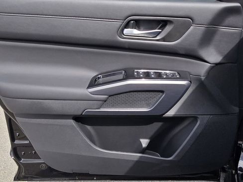 New 2026 Nissan Pathfinder SL w/ SL Premium Package FWD image 19