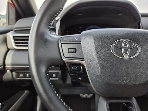 Used 2025 Toyota Camry SE image 37