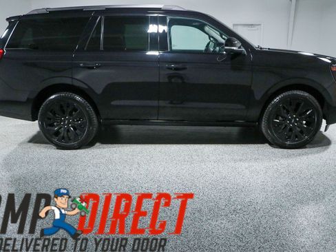 Used 2025 Ford Expedition Platinum w/ Stealth Appearance Package AWD/4WD image 6