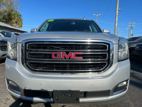 Used 2017 GMC Yukon XL SLT image 3