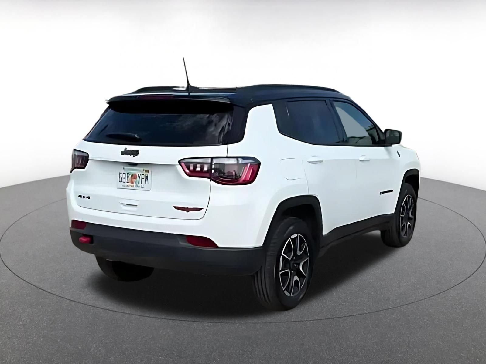 Used 2025 Jeep Compass Trailhawk AWD/4WD image 13