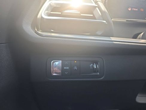 Used 2025 Chevrolet Traverse LT FWD image 14