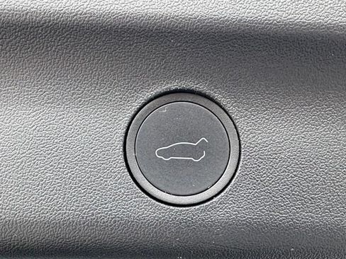 Used 2024 Tesla Model Y Long Range RWD image 32