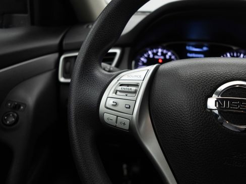 Used 2016 Nissan Rogue S image 37