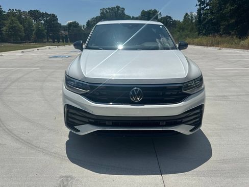 Used 2024 Volkswagen Tiguan SE R-Line FWD image 5