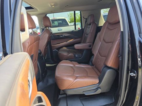 Used 2016 Cadillac Escalade ESV Luxury AWD/4WD image 14