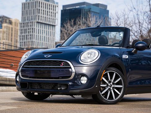 Used 2018 MINI Cooper S image 2