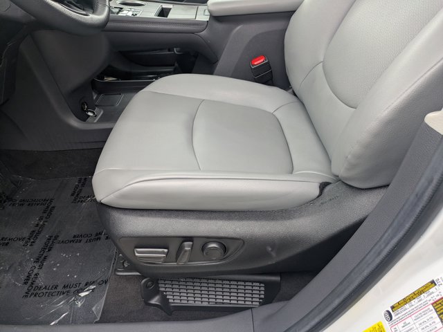 Used 2024 Toyota Sienna XLE w/ XLE Plus Package AWD/4WD image 20