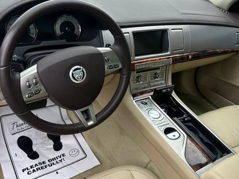 Used 2011 Jaguar XF RWD image 9