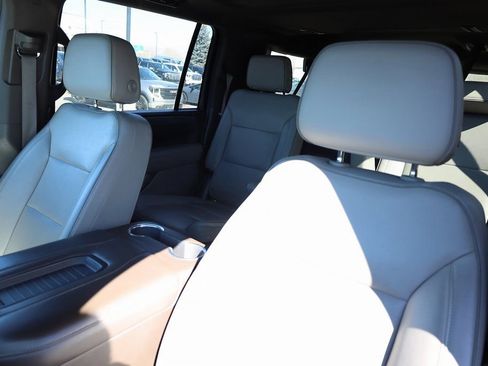 Used 2021 GMC Yukon XL SLT w/ SLT Luxury Plus Package image 16
