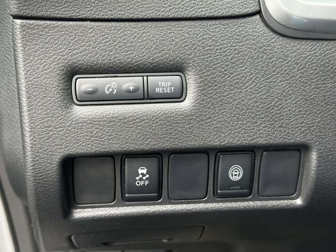 Used 2023 Nissan Murano SV image 31