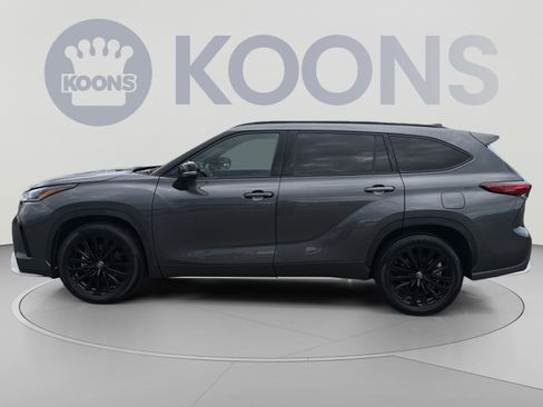 Used 2023 Toyota Highlander XSE AWD/4WD image 2