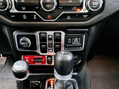 Used 2024 Jeep Gladiator Sport image 23