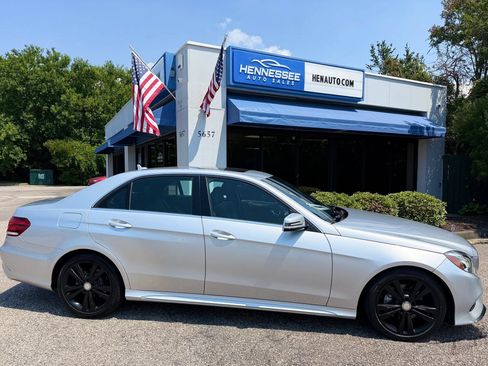 Used 2015 Mercedes-Benz E 350 4MATIC Sedan w/ Premium 1 Package image 11