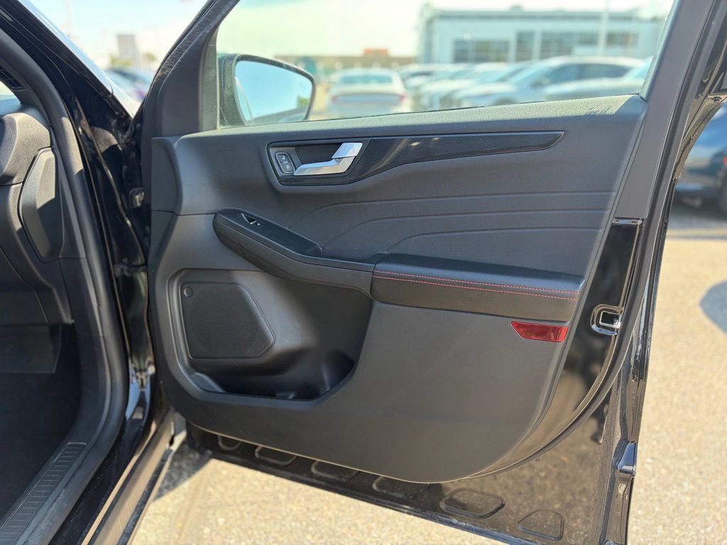 Used 2025 Ford Escape ST-Line AWD/4WD image 15