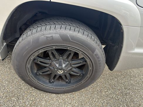 Used 2011 Toyota 4Runner Limited AWD/4WD image 13
