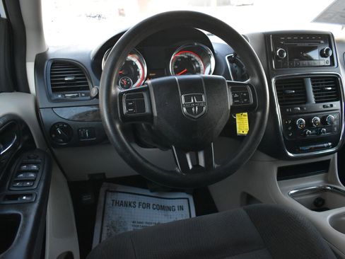 Used 2016 Dodge Grand Caravan SXT image 19