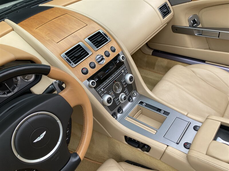 Used 2011 Aston Martin DB9 Volante RWD image 23