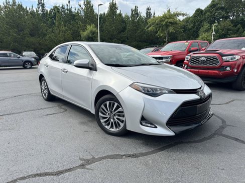 Used 2017 Toyota Corolla XLE w/ Carpet Mat Package (TMS) FWD image 4