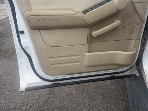 Used 2006 Ford Explorer XLT AWD/4WD image 2