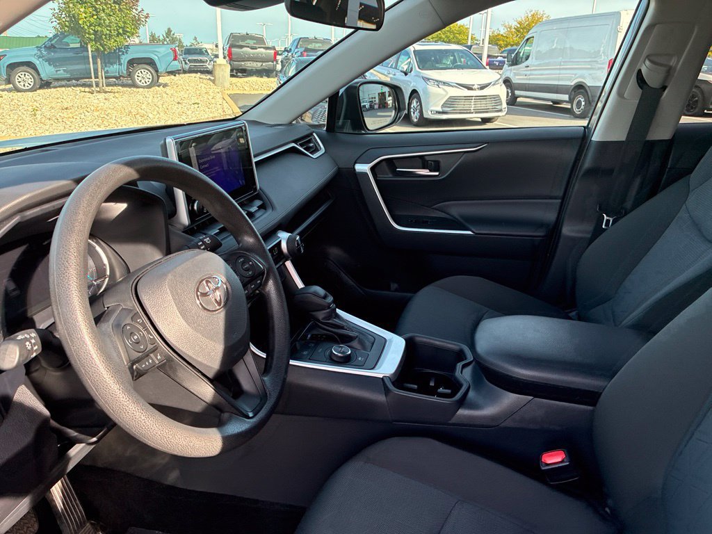Used 2025 Toyota RAV4 XLE AWD/4WD image 24