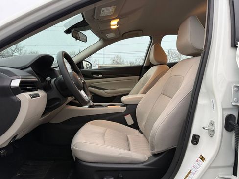 Used 2025 Nissan Altima 2.5 SV image 25