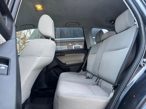 Used 2017 Subaru Forester 2.5i w/ Alloy Wheel Package image 21