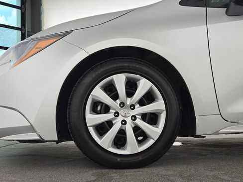 Used 2025 Toyota Corolla LE FWD image 35