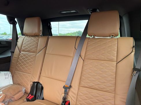 Used 2021 Cadillac Escalade Premium Luxury RWD image 18