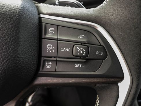 New 2025 Jeep Grand Cherokee Limited w/ Luxury Tech Group II image 27