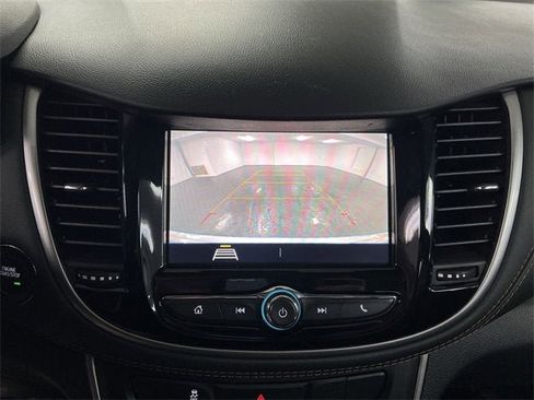 Used 2022 Chevrolet Trax LT w/ LT Convenience Package image 14