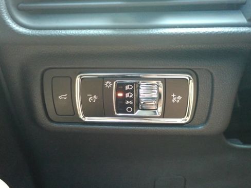 Used 2023 Lincoln Corsair Reserve AWD/4WD image 35