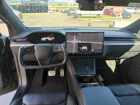 Used 2023 Tesla Model X image 11