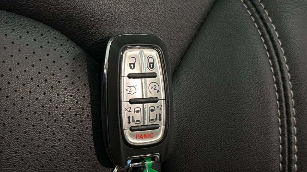 Used 2024 Chrysler Pacifica Touring-L FWD image 20