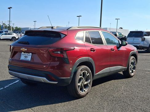 Used 2025 Chevrolet Trax LT FWD image 7