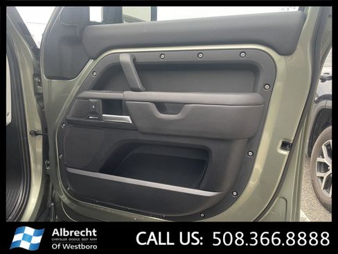 Used 2025 Land Rover Defender 110 S image 21