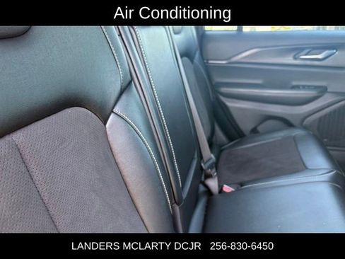 Used 2023 Jeep Grand Cherokee Altitude RWD image 14
