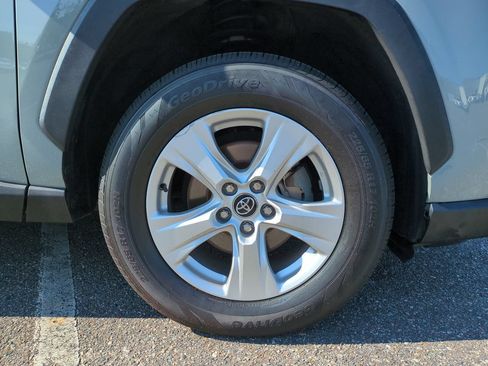 Used 2020 Toyota RAV4 XLE FWD image 11