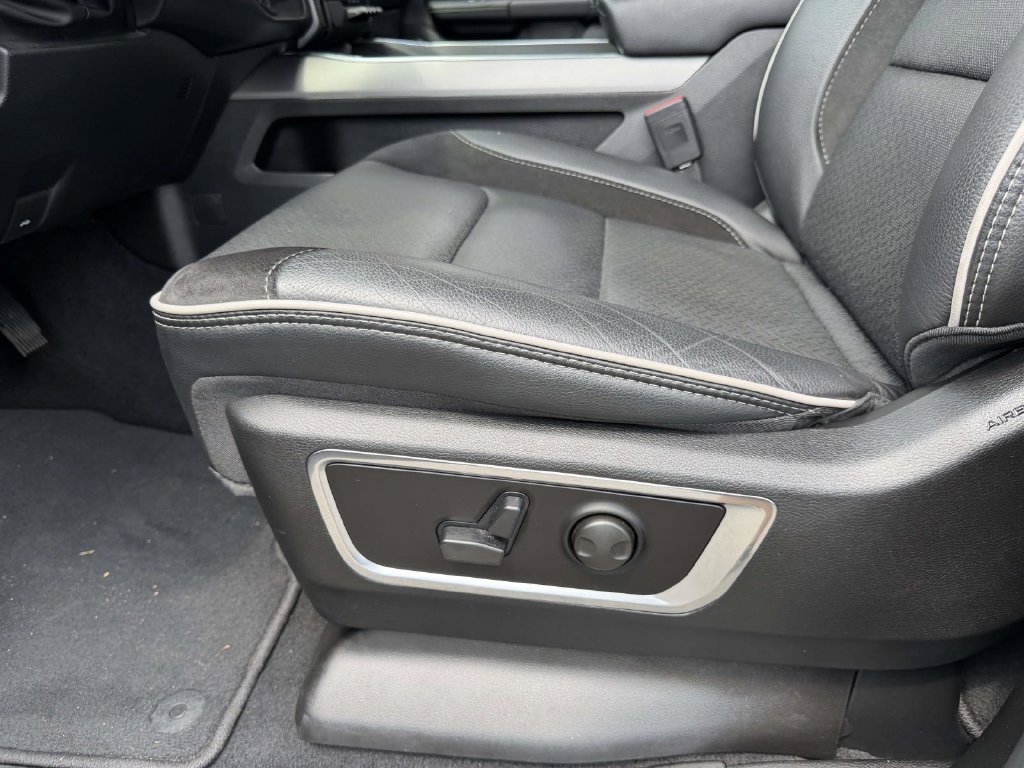 Used 2026 RAM 1500 Laramie AWD/4WD image 23