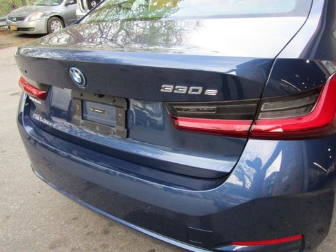 Used 2024 BMW 330e xDrive image 12