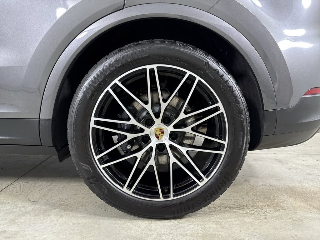 Certified 2024 Porsche Cayenne AWD/4WD image 14