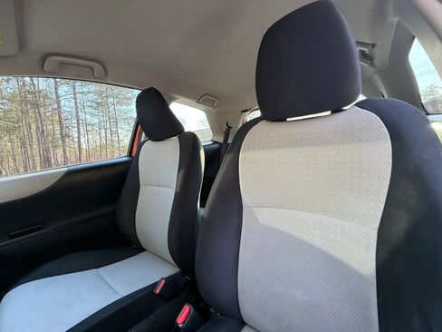 Used 2012 Toyota Yaris L FWD image 10