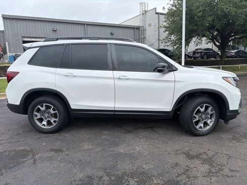 Used 2023 Honda Passport TrailSport image 2