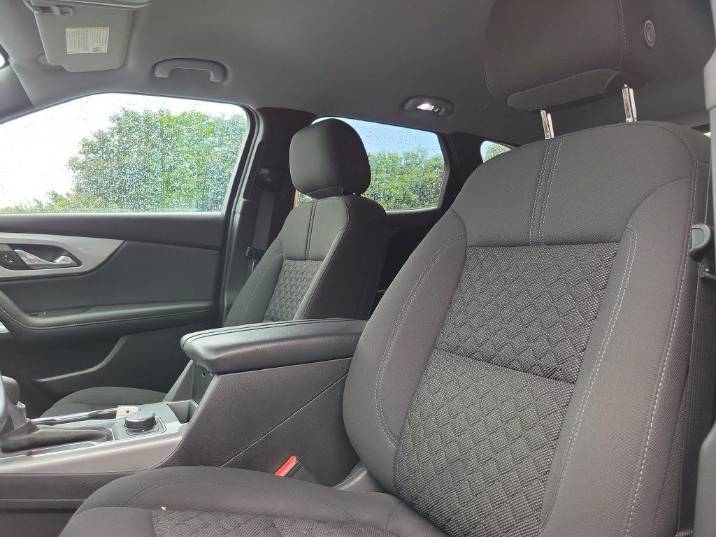 Used 2021 Chevrolet Blazer LT w/ LPO, Black Accent Package FWD image 23