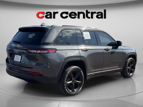 Used 2023 Jeep Grand Cherokee Altitude AWD/4WD image 5