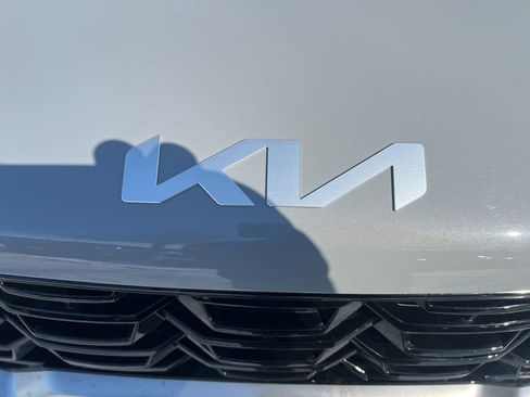 Certified 2025 Kia Sorento S image 28