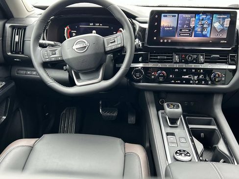 New 2026 Nissan Pathfinder Platinum AWD/4WD image 24