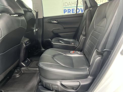 Used 2021 Toyota Highlander XLE AWD/4WD image 22
