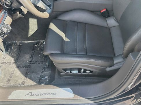 Used 2020 Porsche Panamera RWD image 18